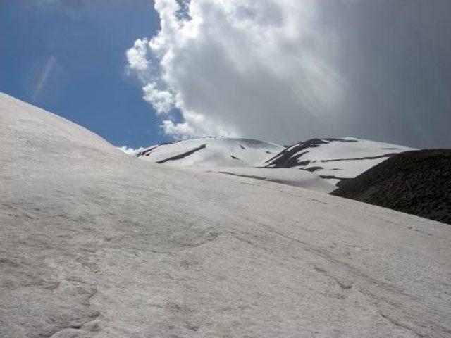 Dağ Kayağı İle Süphan Dağı’Na Zirve Tırmanışı