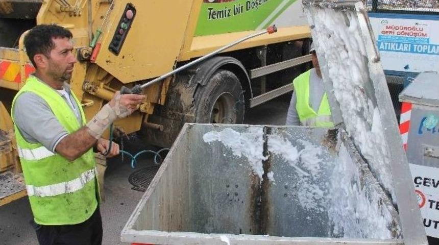 &Ccedil;&ouml;p Konteynerleri Dezenfekte Ediliyor