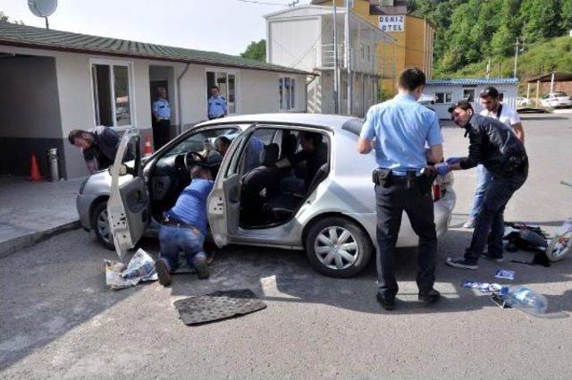 Otomobilde 1.5 Kilo Esrar Bulundu, Sürücü Gözaltına Alındı