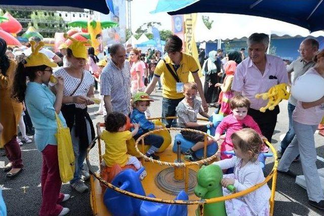 Turkcell’in Torun Tombalak Şenliği’nde Gençler Ve Aile Büyükleri Buluştu