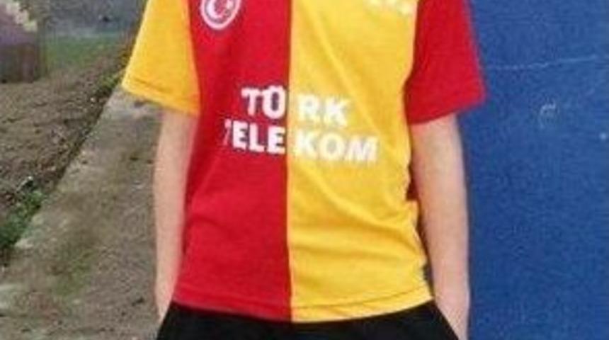 Gen&ccedil; Futbolcu, İnşaattan D&uuml;şerek &Ouml;ld&uuml;