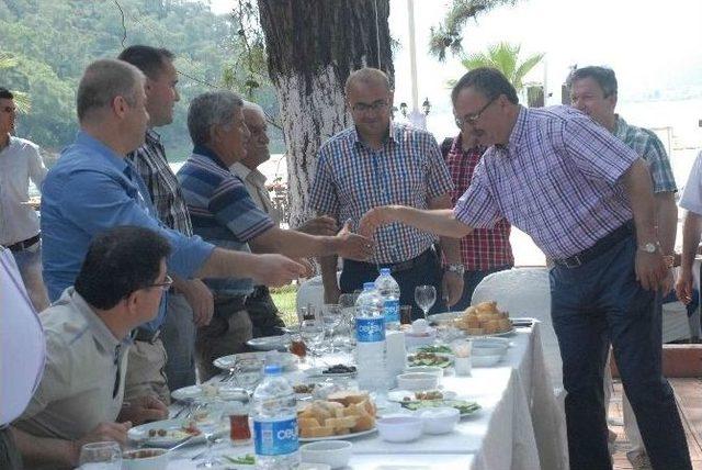 Ak Parti’li Hasan Özyere Muhtarlardan Büyük Destek