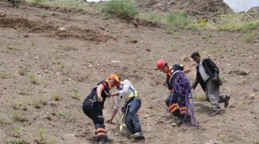 Ka&ccedil;an Ke&ccedil;isinin Arkasından Giden Kasap Kayalıklarda Mahsur Kaldı