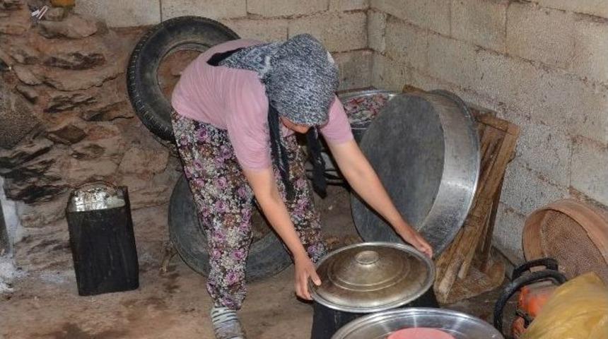 Sıcak Su Kazanına D&uuml;şen &Ccedil;ocuk Ağır Yaralandı