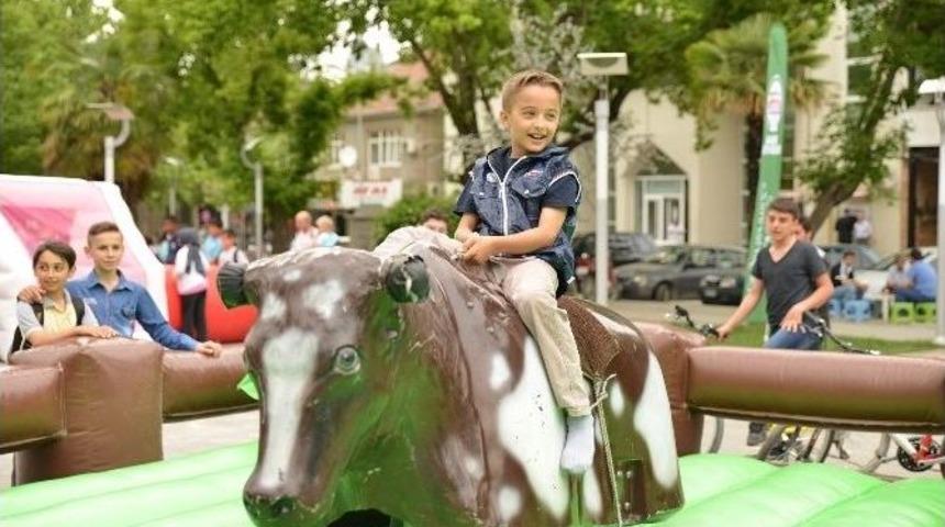 Erbaa&rsquo;da Gen&ccedil;lik Haftası Renkli Ge&ccedil;ti