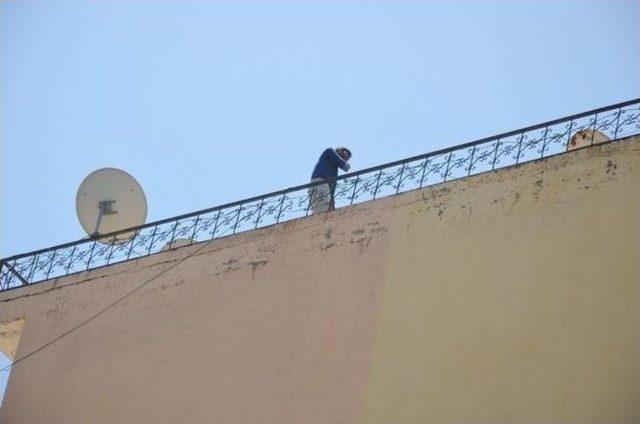 Şanlıurfa’da İntihar Etmek İsteyen Şahsı Polis Kurtardı