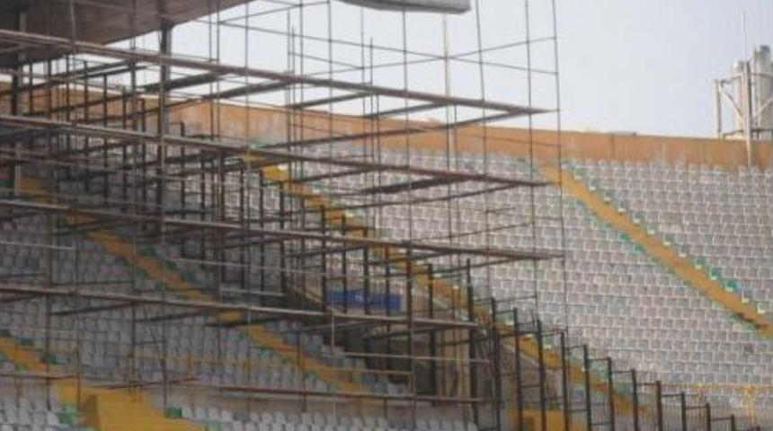 İzmir Atat&uuml;rk Stadı'nda &Ccedil;atı Yenileniyor