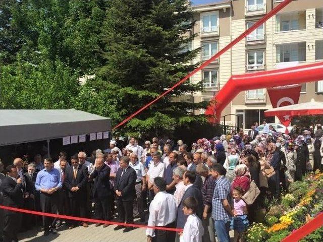 Bozüyük’te Öğrenci Yurdu Yararına Kermes Açıldı