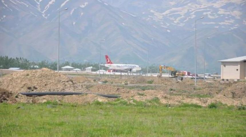 Yüksekova Havaalanı'nda Açılış Öncesi Son Rötuşlar