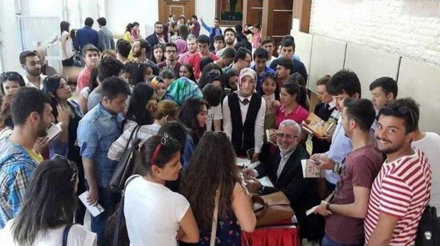 Yenişehirlioğlu&rsquo;na &lsquo;yılın Edebiyat&ccedil;ısı&rsquo; &Ouml;d&uuml;l&uuml;