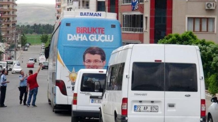 Ak Parti Se&ccedil;im Otob&uuml;s&uuml;ne Silahlı Saldırı