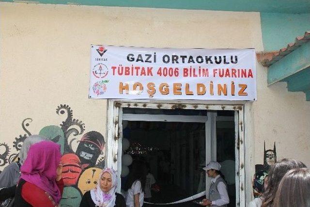 Hakkari’de Tübitak Bilim Fuarı Açıldı