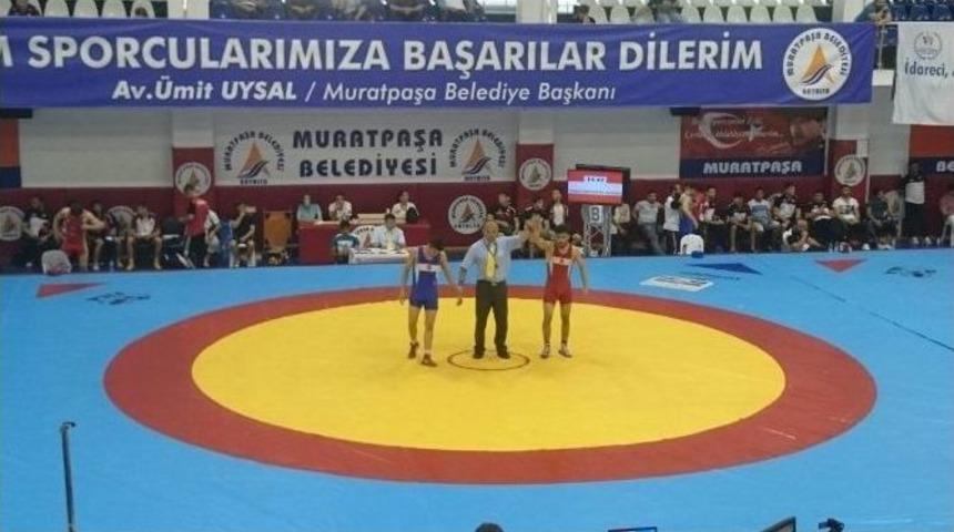 G&uuml;reşte Milli Gurur