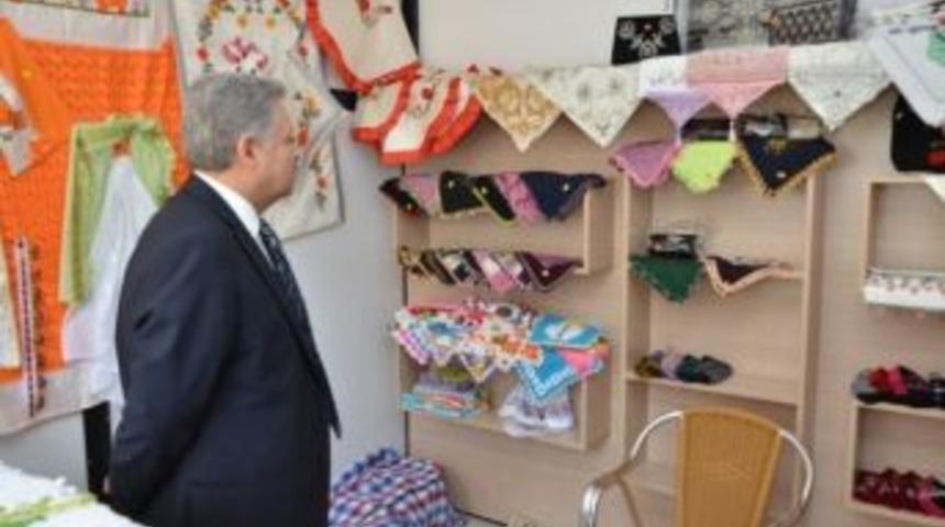 Vali Kahraman, &ldquo;kadın Eli Bereket Pazarında&rdquo; İncelemelerde Bulundu