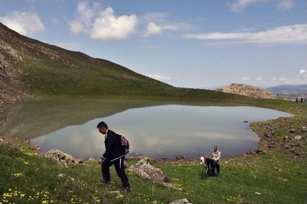 G&uuml;m&uuml;şhaneli Dağcılar G&ouml;ller B&ouml;lgesine Y&uuml;r&uuml;d&uuml;