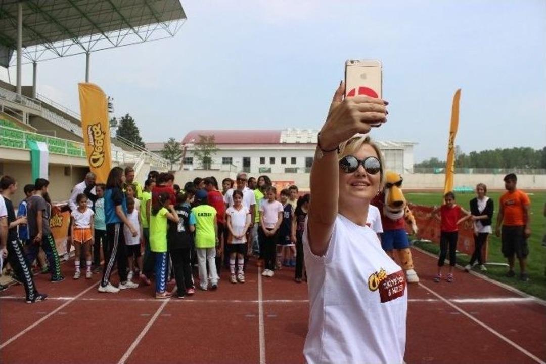 &Uuml;nl&uuml; Sanat&ccedil;ı Berna La&ccedil;in, &Ccedil;arşamba&rsquo;da