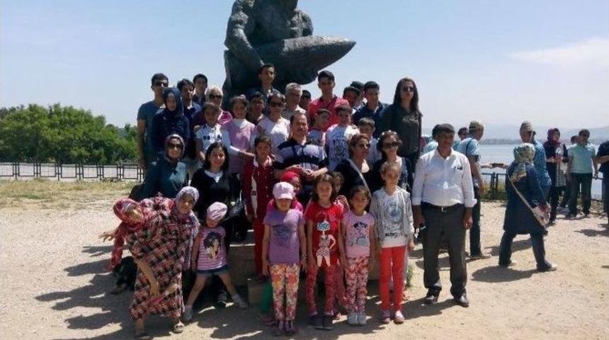 Siyam İkizleri &Ccedil;anakkale Gezisinden D&ouml;nd&uuml;