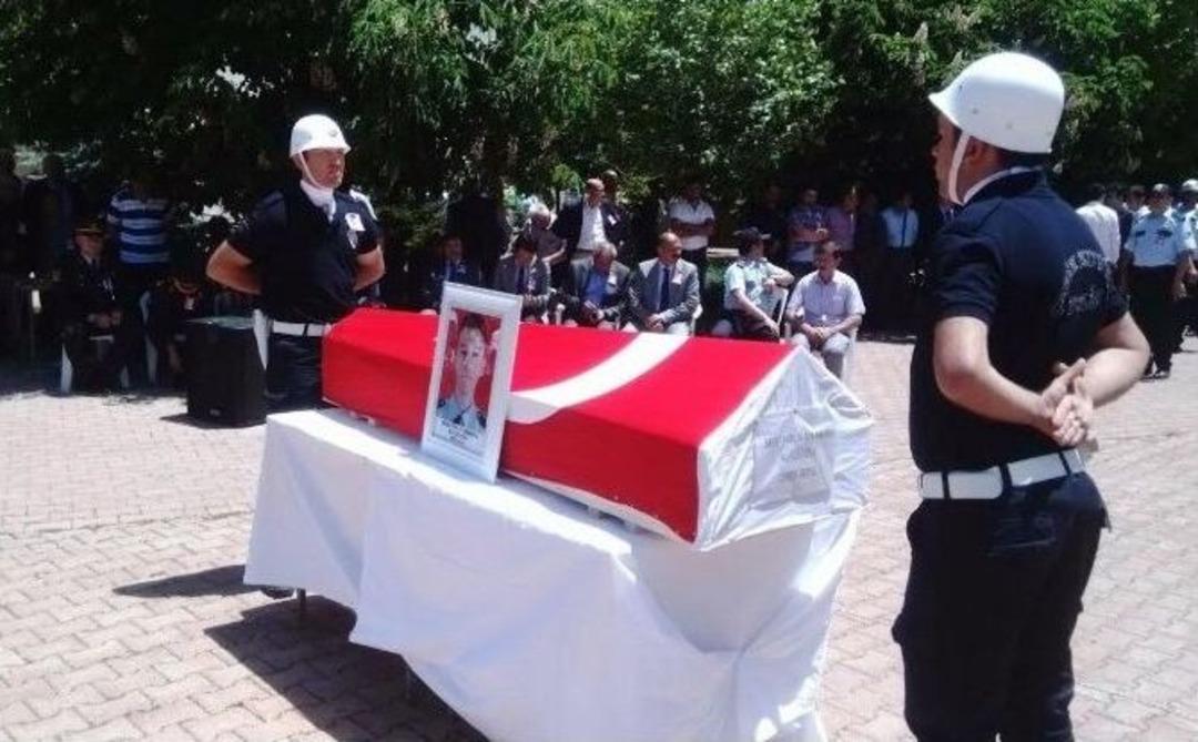 Kazada Şehit D&uuml;şen Polis Memleketi H&uuml;y&uuml;k&rsquo;te Toprağa Verildi