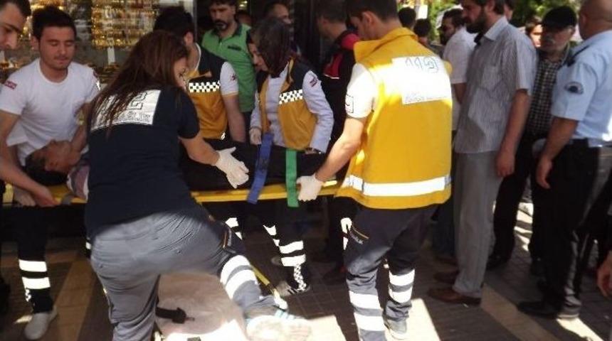 Şehrin G&ouml;beğinde Silahlı Kavga: 2 Yaralı