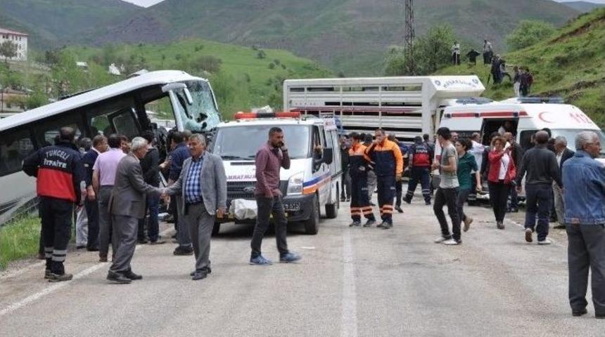 Tunceli&rsquo;deki Kaza Mobese&rsquo;ye B&ouml;yle Takıldı