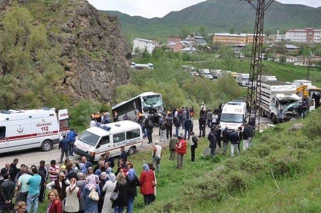 Tunceli’deki Kaza Mobese’ye Böyle Takıldı