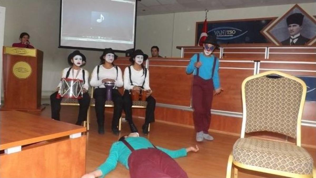 Van&rsquo;da &lsquo;&lsquo;eğitimde İyi &Ouml;rnekler Paylaşımı&rsquo;&rsquo; Projesi Yarışmasında Dereceye Girenlere &Ouml;d&uuml;l Verildi