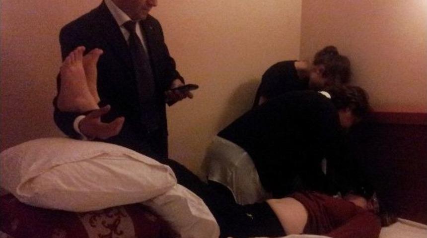 Baygınlık Ge&ccedil;iren Kadına İlk M&uuml;dahale Sağlık&ccedil;ı Milletvekili Adayından
