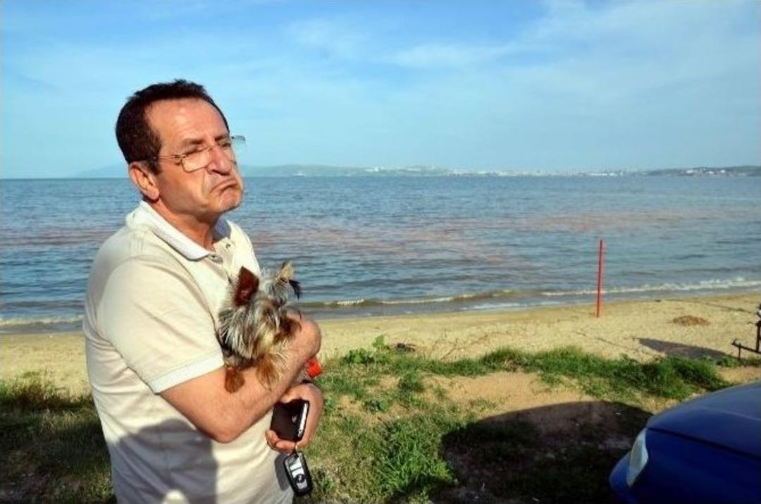 Erdek&rsquo;te Deniz Kızıla Boyandı