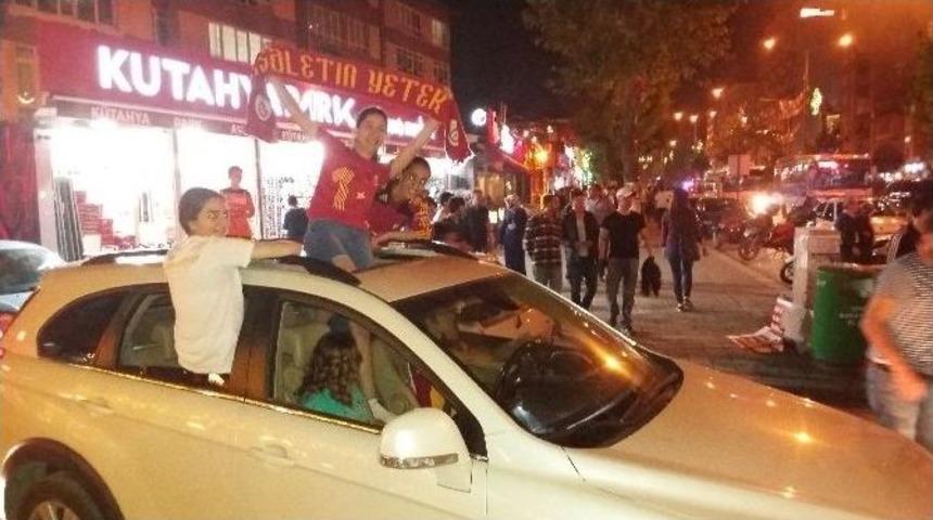 K&uuml;tahya&rsquo;da Galatasaraylılar&rsquo;ın Şampiyonluk Coşkusu
