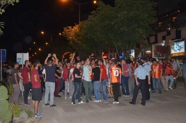 Galatasaray Taraftarları Bursa&rsquo;da Şampiyonluğu Kutladı 1