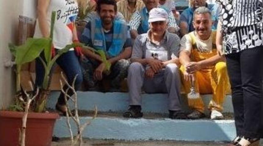 Kuşadası&rsquo;nda Sokaklar Rengarenk