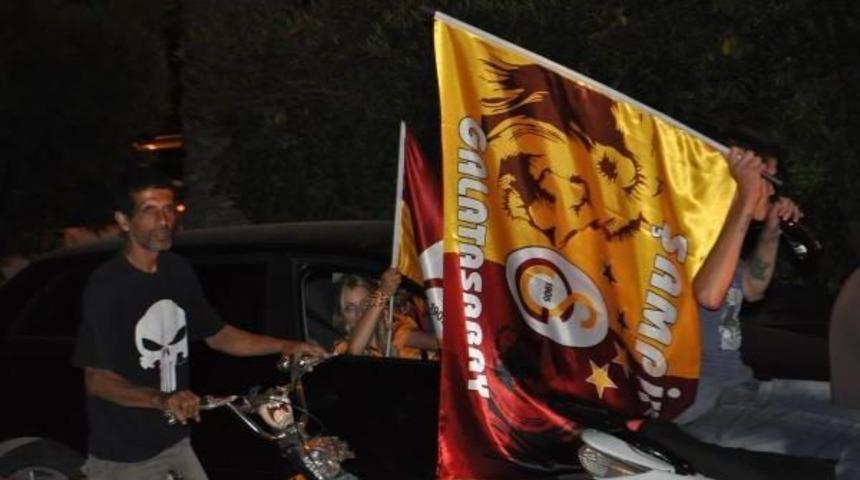 Galatasaray Taraftarı Şampiyonluğu Kutladı