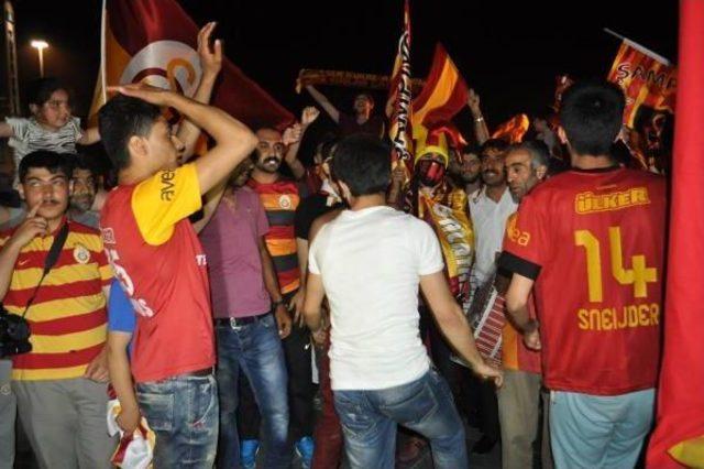 Galatasaray Taraftarı Şampiyonluğu Kutladı