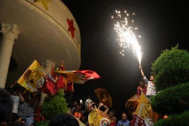 Mersin'de Sarı Kırmızı Gece