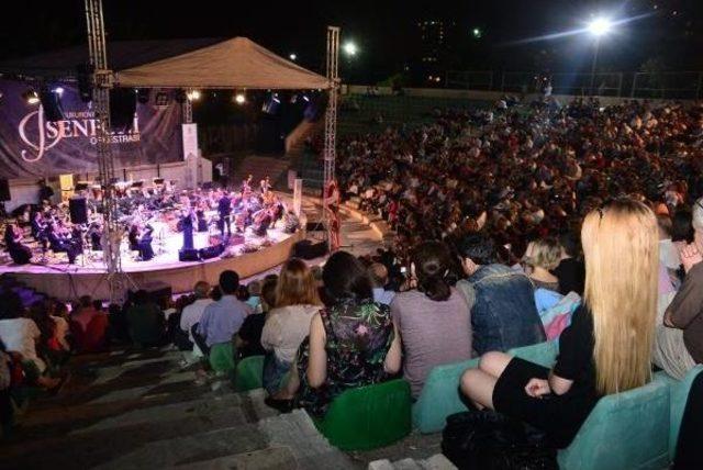 Zuhal Olcay Ve Çdso'dan Muhteşem Kapanış Konseri