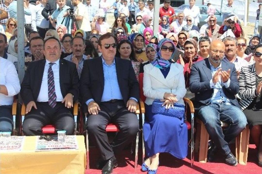 Esenyurt&rsquo;ta Aynı G&uuml;n 4 Okul Temeli Atıldı