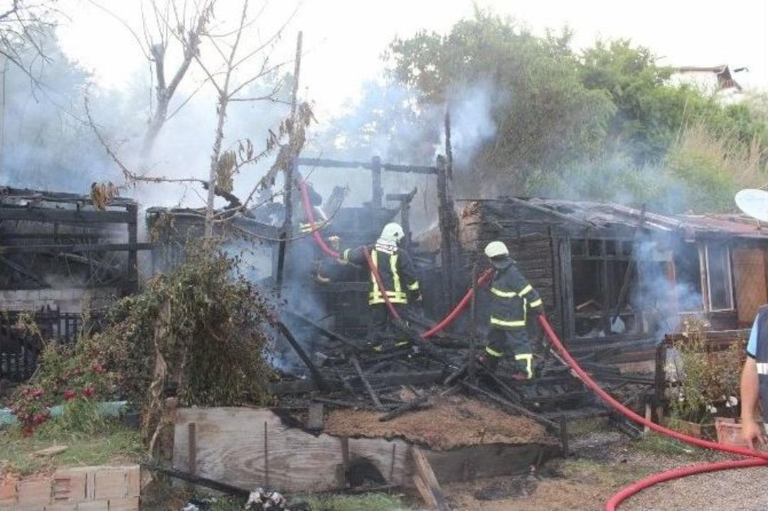 Ocaktan Sı&ccedil;rayan Kıvılcım 3 Evi K&uuml;l Etti