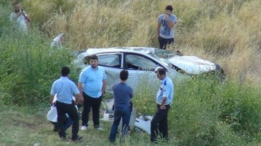 Otomobil U&ccedil;uruma Yuvarlandı: 1 &Ouml;l&uuml;