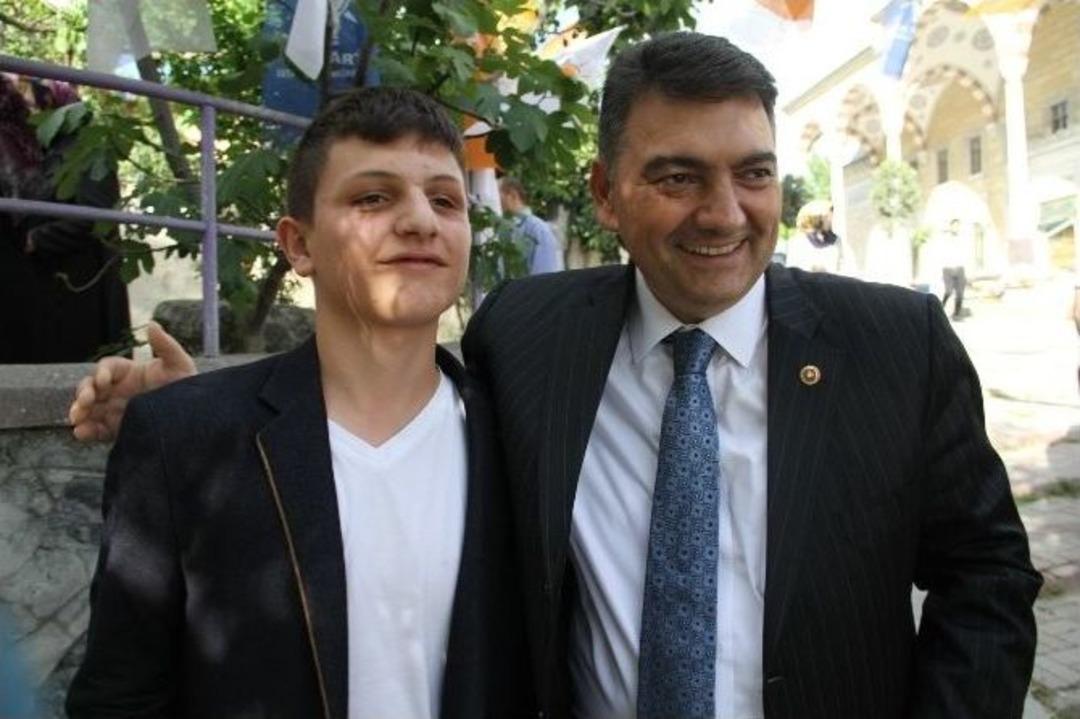 Ak Parti&rsquo;den Sultangazi&rsquo;de Dev T&uuml;rk Bayraklı Sevgi Y&uuml;r&uuml;y&uuml;ş&uuml;