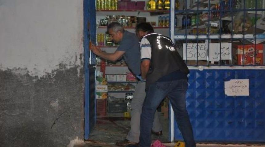 Marketi T&uuml;fekle Bastı: 1 &Ouml;l&uuml;, 2 Yaralı