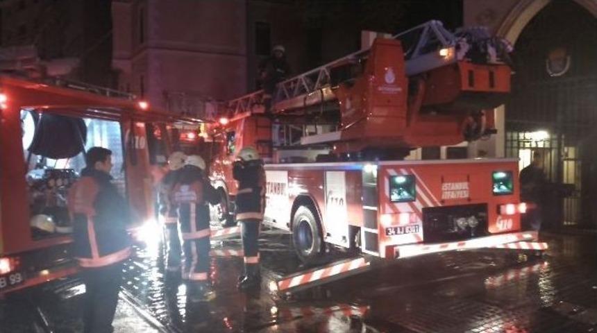 Beyoğlu&rsquo;nda Korkutan Yangın
