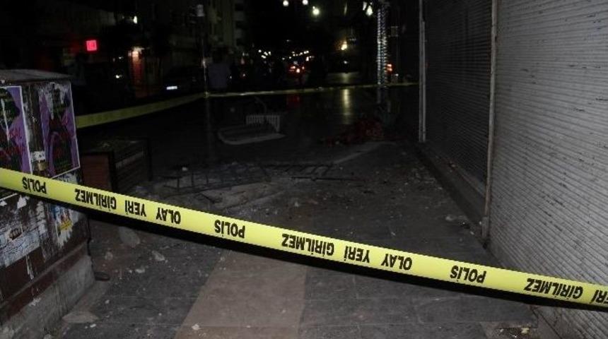 Halı Sirkeleyen İş&ccedil;iler Asma Duvardan D&uuml;şt&uuml;:2 Yaralı