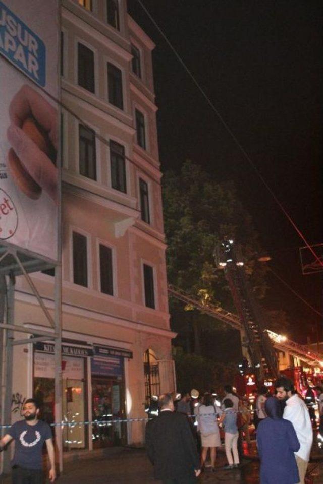 İstiklal Caddesi'nde Yangın Paniği