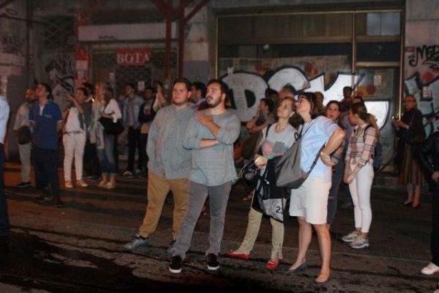 İstiklal Caddesi'nde Yangın Paniği