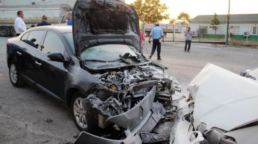 Ereğli'de Chp'li Başkanan Makam Otomobili Kaza Yaptı: 5 Yaralı