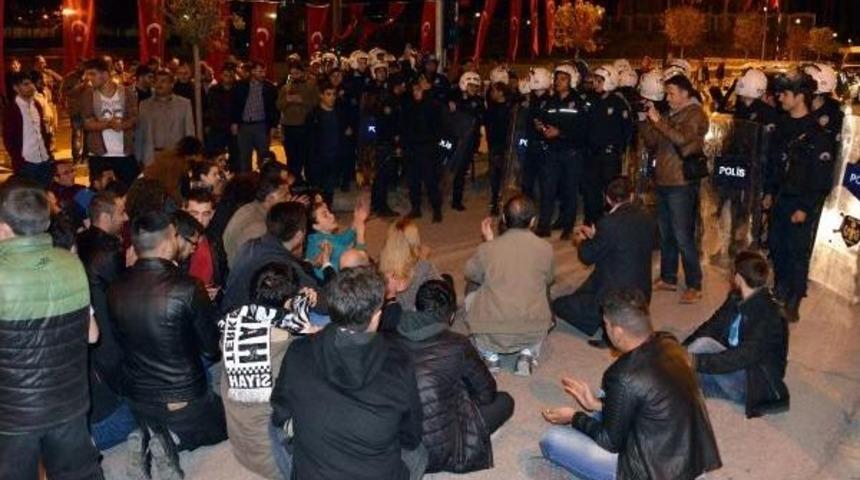 Chp'nin Tır'ı Polis Zoru Ile Kaldırıldı