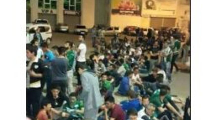 Bursaspor&rsquo;lu Taraftarlar Kupa Finali İ&ccedil;in Geceden Bilet Kuyruğuna Girdiler