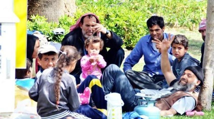 Syrians Bussed Out Of Turkish Resort As Tourism Season Looms