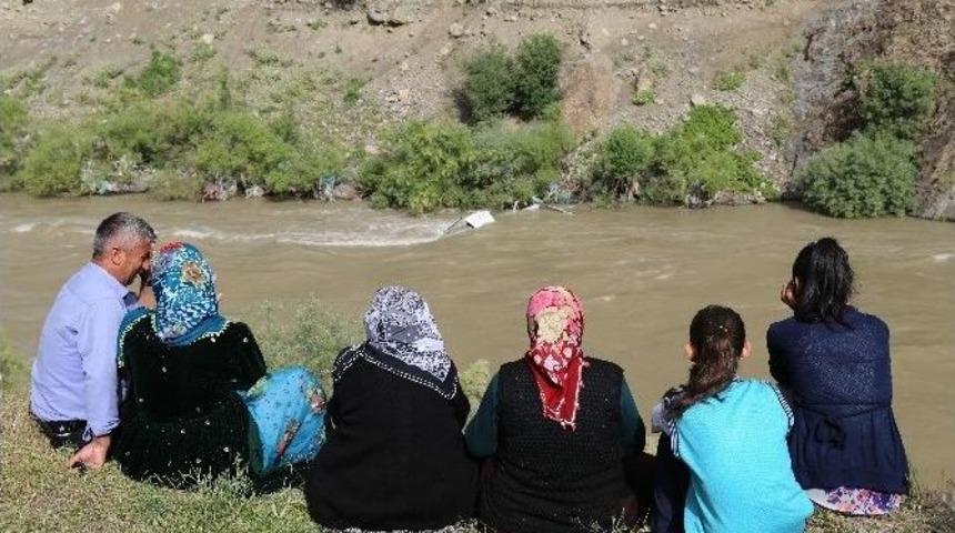 Zap Suyuna Ara&ccedil; Yuvarlandı: İki Kayıp