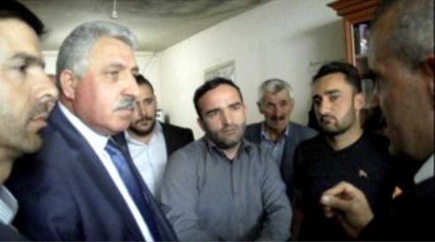 Başkale Esnafından Ak Partililere Sıcak Karşılama